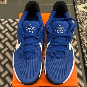 Brand New Nike Star Runner 4 NN Sz. 5.5 Big Boy Blue